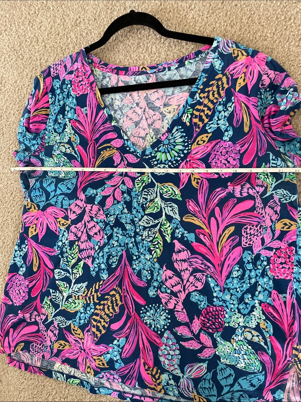 Lilly Pulitzer XL Navy V-Neck Short Sleeve Meredith T shirt - Picture 8 of 9